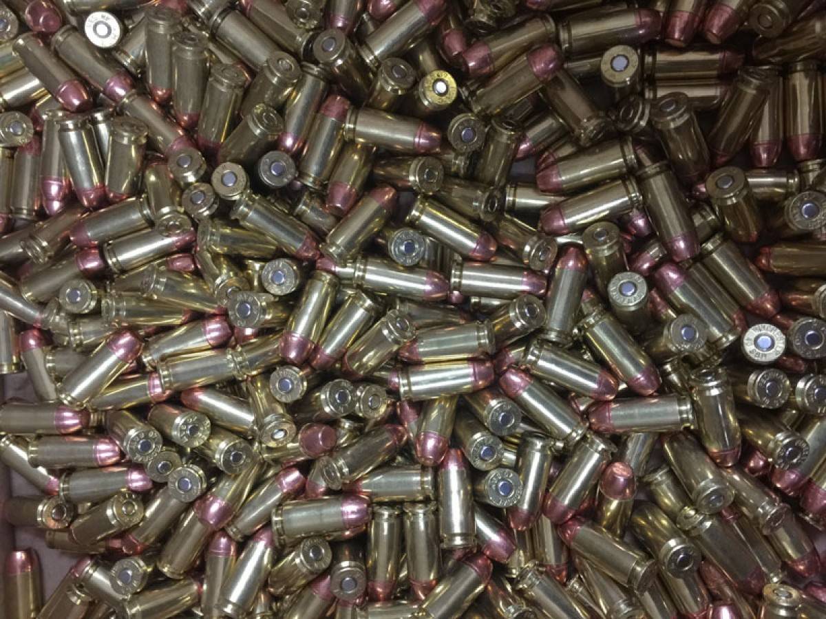 40 S&W 185GR FMJ 100 ROUNDS FACTORY LOADED BRASS CASED.